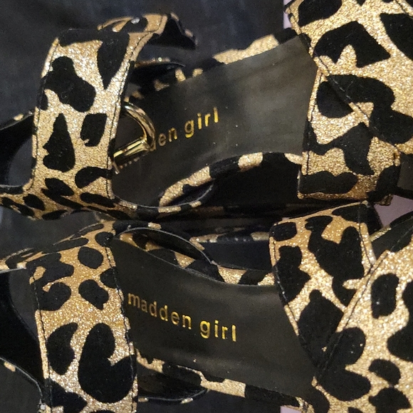 Madden girl platforms size 6. - Picture 5 of 7